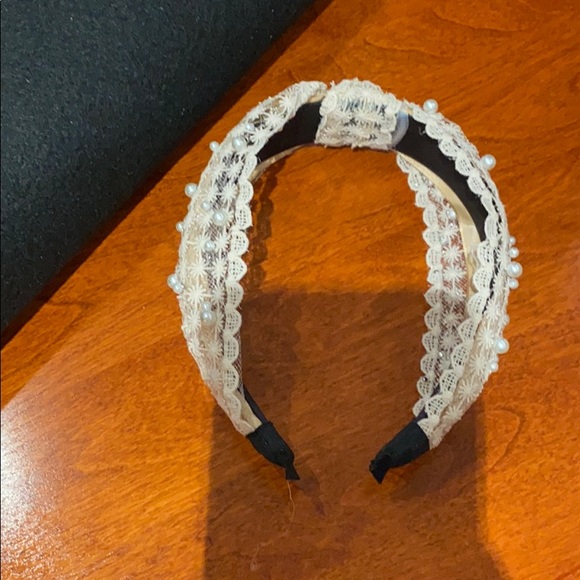 Pearl and lace headband - Picture 3 of 4